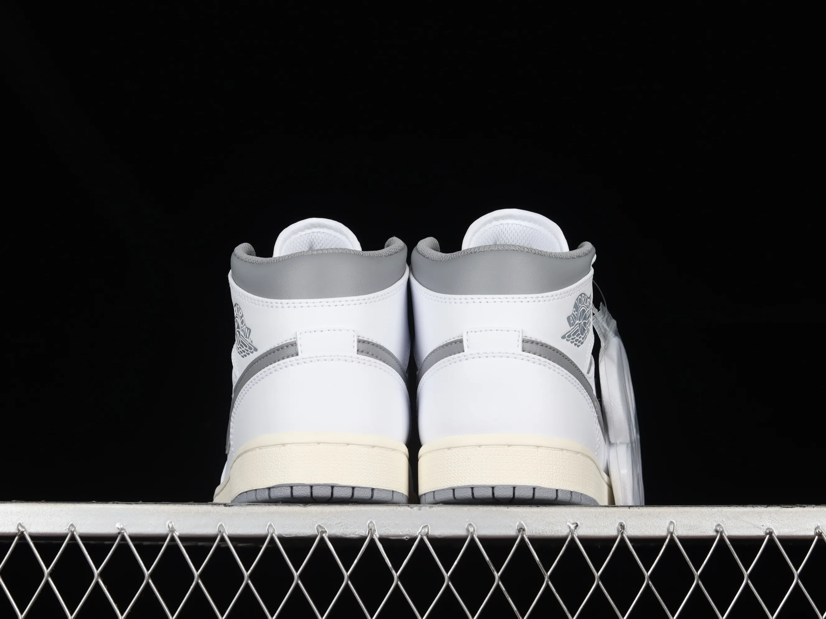 All categories Air Jordan Jordan series basketball shoes Air Jordan 1 Mid Air Jordan 1 Mid "Vintage Grey" AJ1 Joe 1 white gray first year China basketball shoes 554724-135